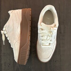 NEW Platform Puma Sneakers in Cream Suede